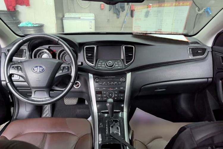 Used Bestune B90 2014 1.8T Automatic Luxury Model Center Console