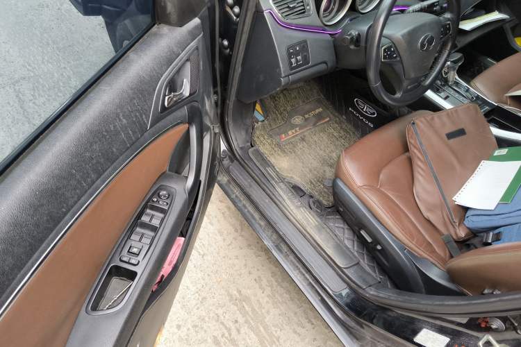 Used Bestune B90 2014 1.8T Automatic Luxury Model Driver Seat