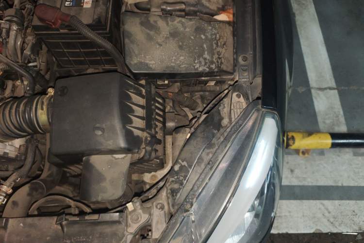 Used Bestune B90 2014 1.8T Automatic Flagship Model Engine Bay Left
