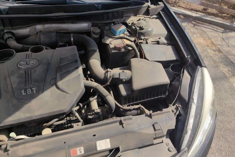 Used Bestune B90 2014 1.8T automatic comfort version Engine Bay Left