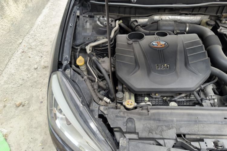 Used Bestune B90 2014 1.8T Automatic Luxury Model Engine Bay Right