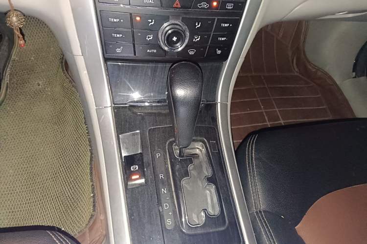 Used Bestune B90 2014 1.8T automatic comfort version Gear Lever