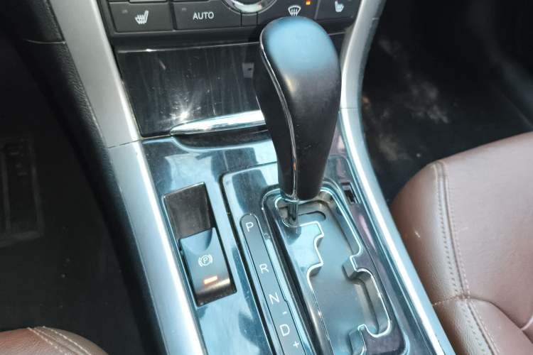 Used Bestune B90 2014 1.8T Automatic Luxury Model Gear Lever