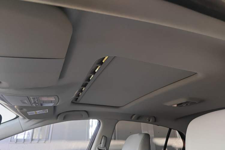 Used Bestune B90 2014 1.8T Automatic Luxury Model Headliner