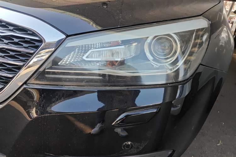 Used Bestune B90 2014 1.8T Automatic Luxury Model Left Front Headlight