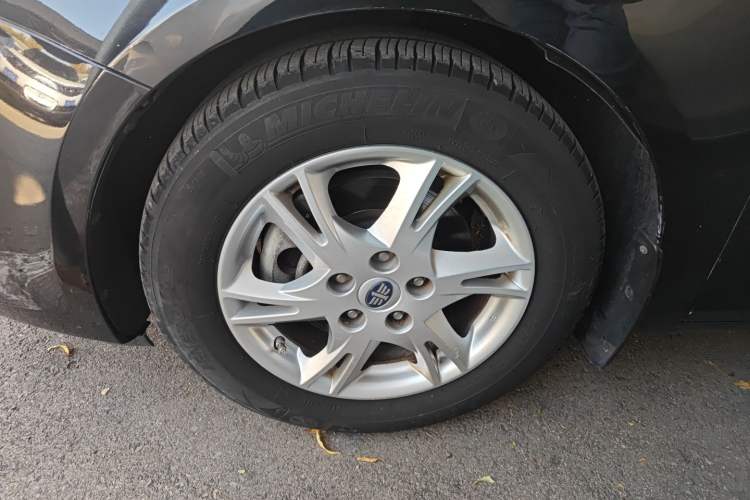 Used Bestune B90 2014 1.8T Automatic Luxury Model Left Front Wheel Hub