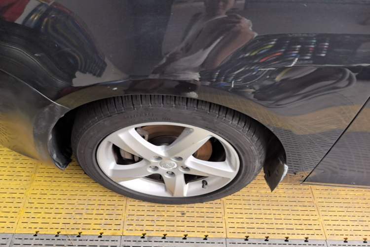 Used Bestune B90 2014 1.8T Automatic Luxury Model Left Front Wheel Hub