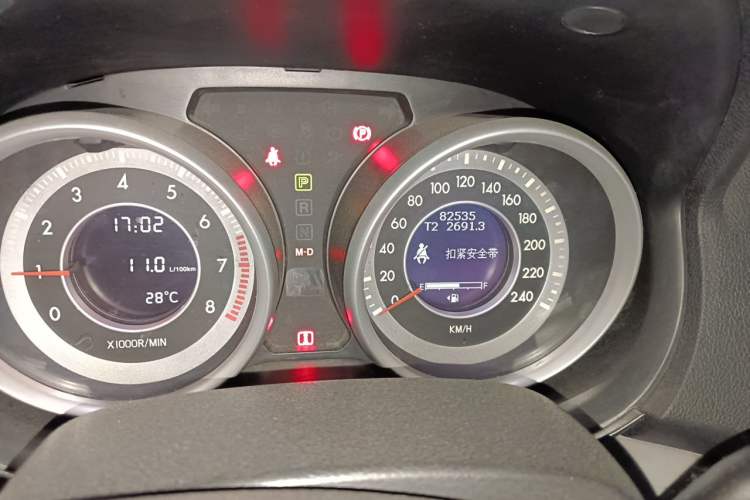 Used Bestune B90 2014 1.8T automatic comfort version Odometer Close Up