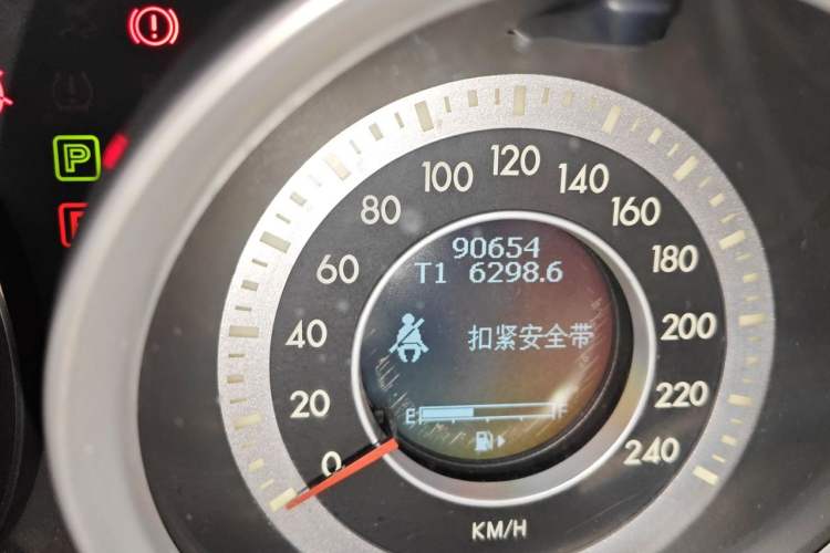 Used Bestune B90 2014 1.8T Automatic Luxury Model Odometer Close Up