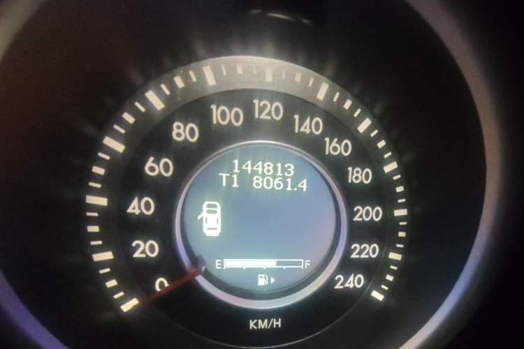 Used Bestune B90 2014 1.8T Automatic Flagship Model Odometer Close Up