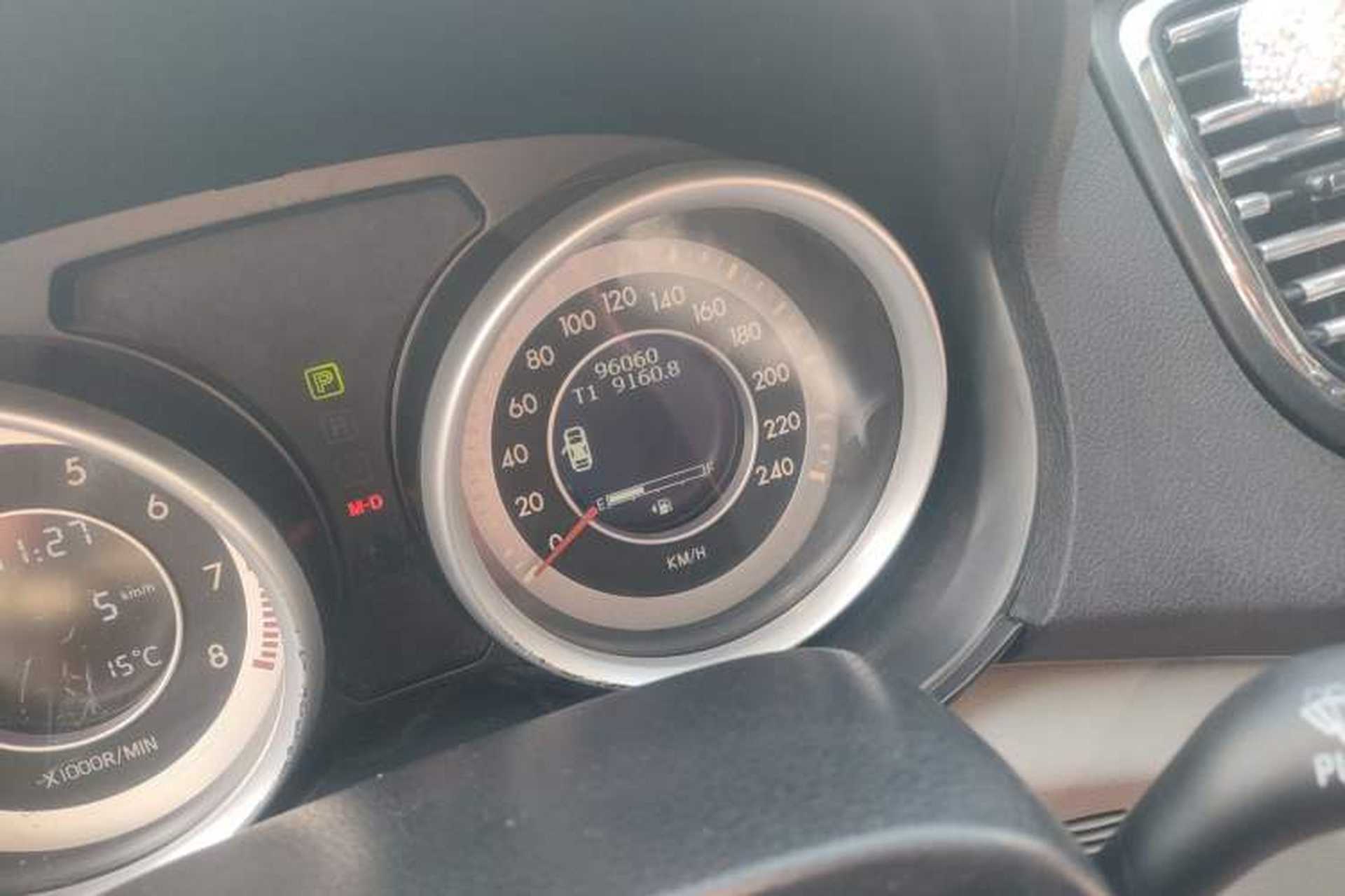 Used Bestune B90 2014 1.8T Automatic Luxury Model Odometer Close Up