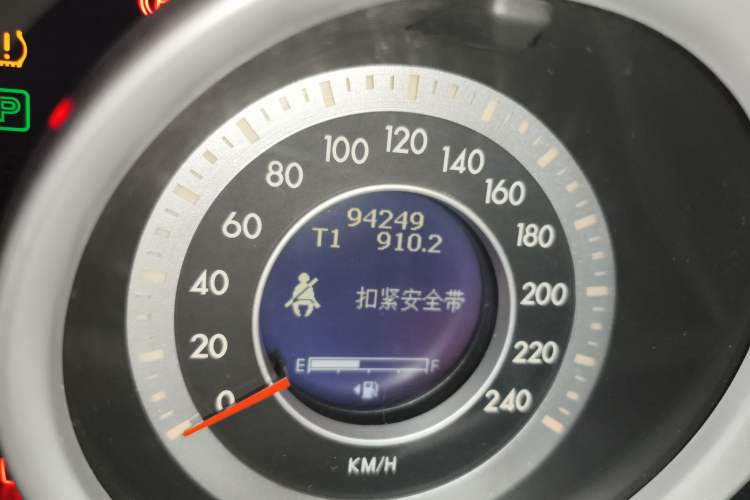 Used Bestune B90 2014 1.8T Automatic Luxury Model Odometer Close Up