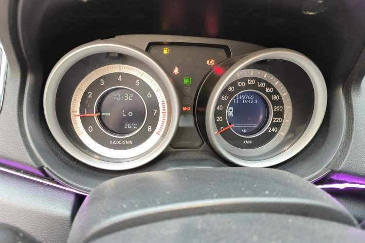 Used Bestune B90 2014 1.8T Automatic Luxury Model Odometer Close Up