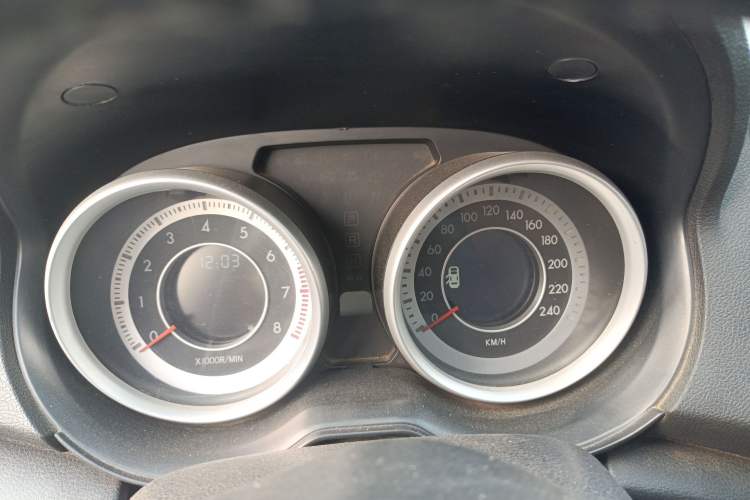 Used Bestune B90 2014 1.8T Automatic Luxury Model Odometer Close Up
