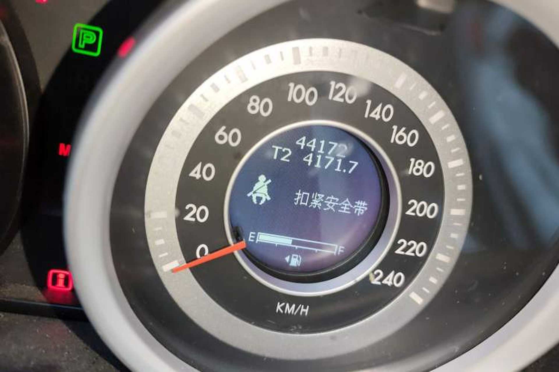 Used Bestune B90 2014 1.8T Automatic Luxury Model Odometer Close Up