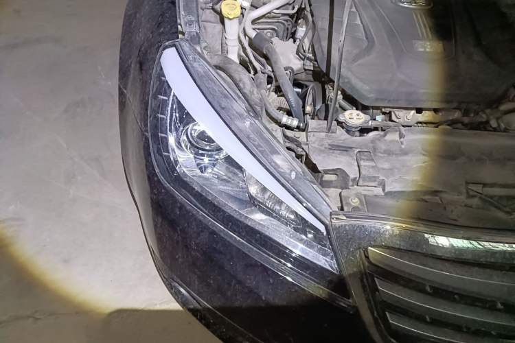 Used Bestune B90 2014 1.8T automatic comfort version Right Front Headlight