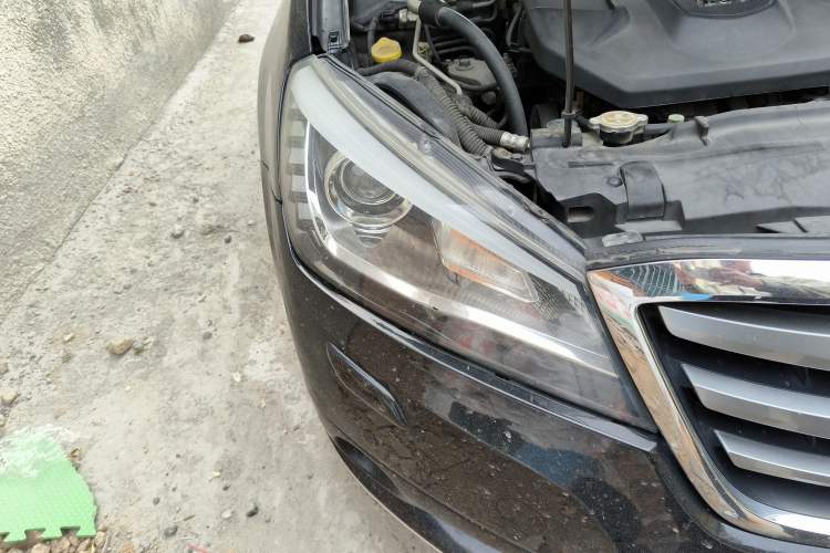 Used Bestune B90 2014 1.8T Automatic Luxury Model Right Front Headlight