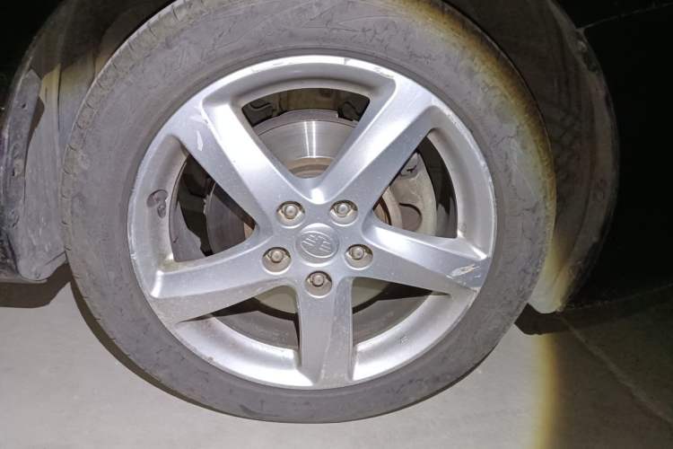 Used Bestune B90 2014 1.8T automatic comfort version Right Front Wheel Hub