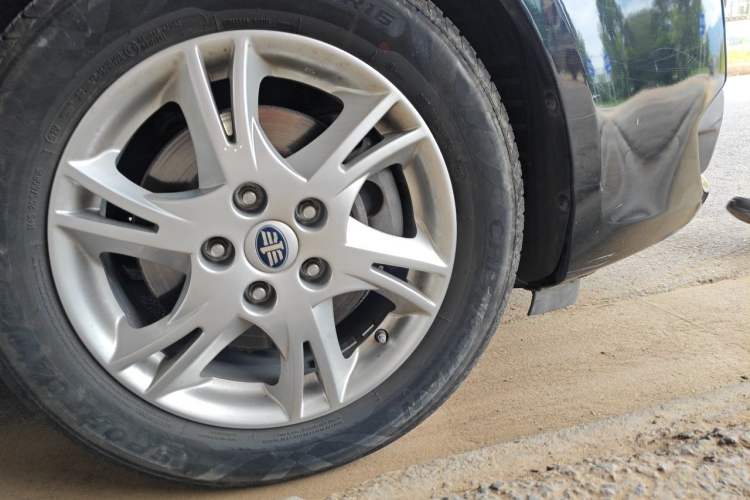 Used Bestune B90 2014 1.8T Automatic Luxury Model Right Front Wheel Hub