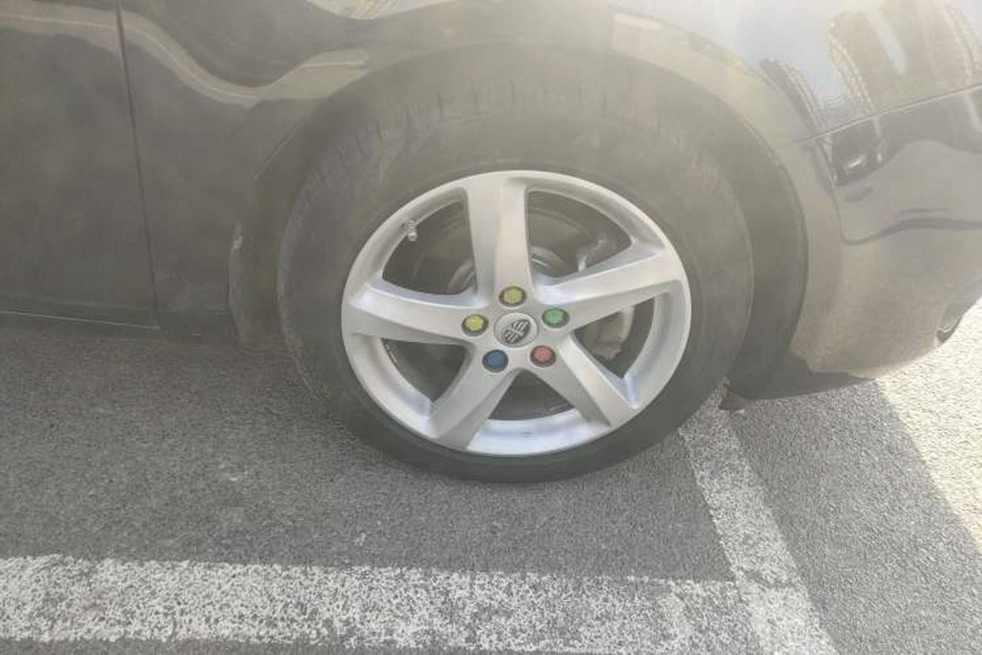 Used Bestune B90 2014 1.8T Automatic Luxury Model Right Front Wheel Hub