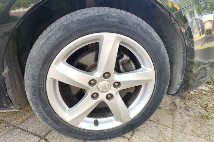 Used Bestune B90 2014 1.8T automatic comfort version Right Front Wheel Hub