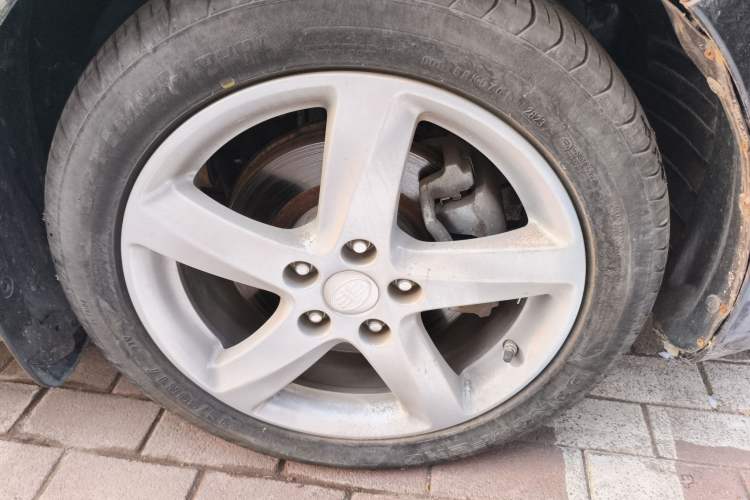 Used Bestune B90 2014 1.8T Automatic Luxury Model Right Front Wheel Hub
