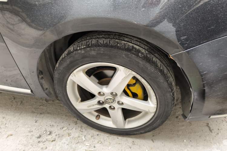 Used Bestune B90 2014 1.8T Automatic Luxury Model Right Front Wheel Hub