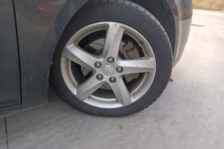 Used Bestune B90 2014 1.8T Automatic Luxury Model Right Front Wheel Hub