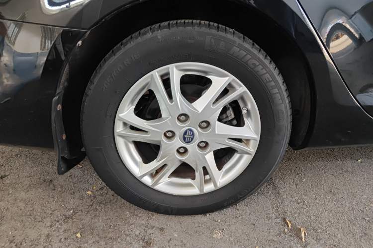 Used Bestune B90 2014 1.8T Automatic Luxury Model Right Rear Wheel Hub
