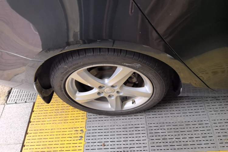 Used Bestune B90 2014 1.8T Automatic Luxury Model Right Rear Wheel Hub