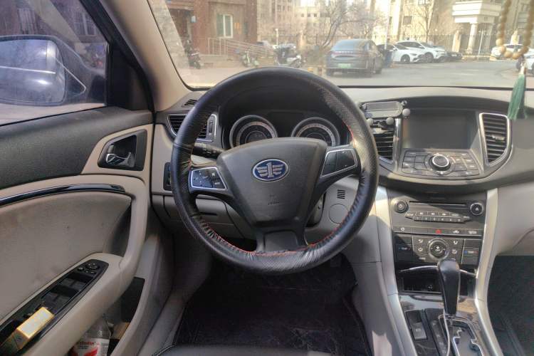 Used Bestune B90 2014 1.8T automatic comfort version Steering Wheel