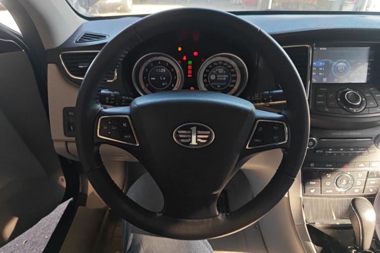 Used Bestune B90 2014 1.8T Automatic Luxury Model Steering Wheel