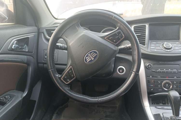 Used Bestune B90 2014 1.8T Automatic Luxury Model Steering Wheel