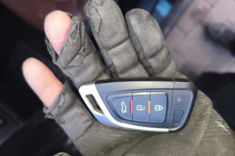 Used Bestune B90 2014 1.8T Automatic Luxury Model Vehicle Key