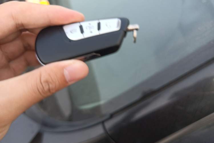 Used Bestune B90 2014 1.8T Automatic Luxury Model Vehicle Key