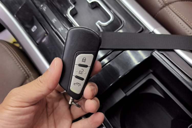 Used Bestune B90 2014 1.8T Automatic Luxury Model Vehicle Key
