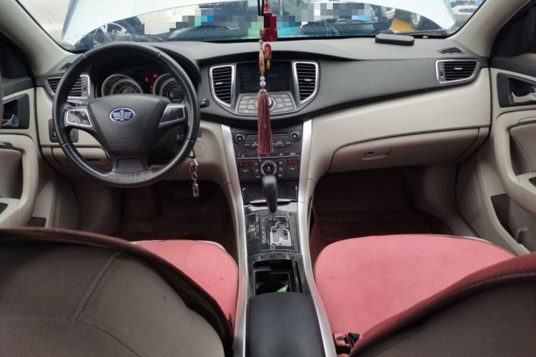 Used Bestune B90 2014 1.8T automatic comfort version Center Console