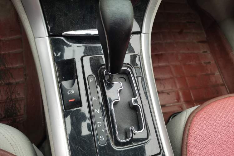 Used Bestune B90 2014 1.8T automatic comfort version Gear Lever