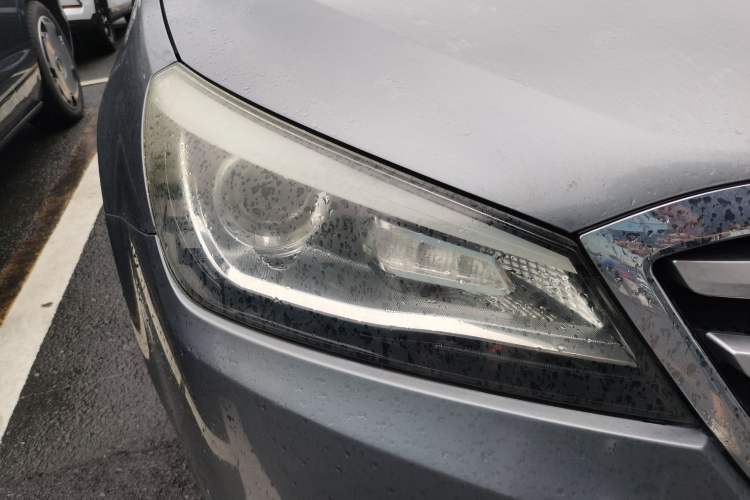 Used Bestune B90 2014 1.8T automatic comfort version Right Front Headlight