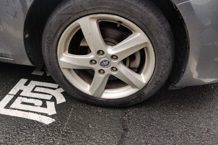 Used Bestune B90 2014 1.8T automatic comfort version Right Front Wheel Hub