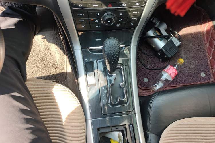 Used Bestune B90 2014 1.8T Automatic Luxury Model Gear Lever