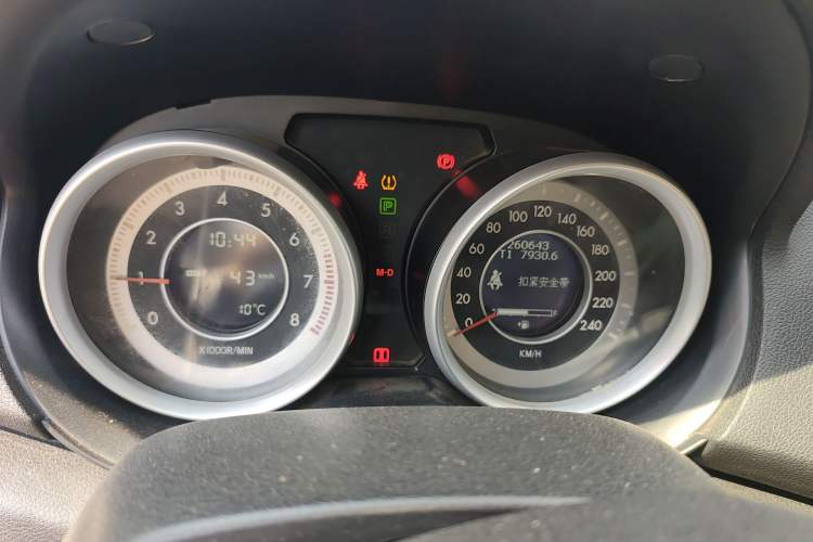 Used Bestune B90 2014 1.8T Automatic Luxury Model Odometer Close Up