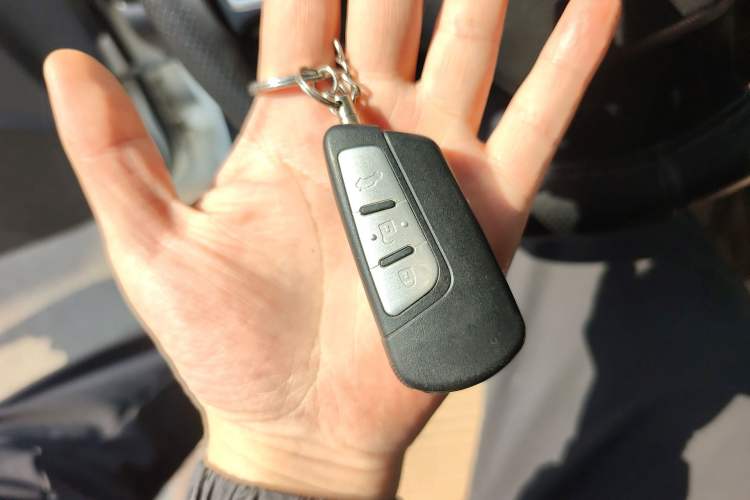 Used Bestune B90 2014 1.8T Automatic Luxury Model Vehicle Key