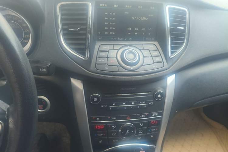 Used Bestune B90 2016 10th Anniversary Edition 1.8T Automatic Luxury Model Audio And AC Panel