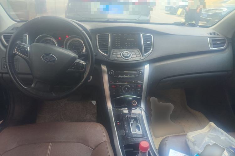 Used Bestune B90 2016 10th Anniversary Edition 1.8T Automatic Luxury Model Center Console