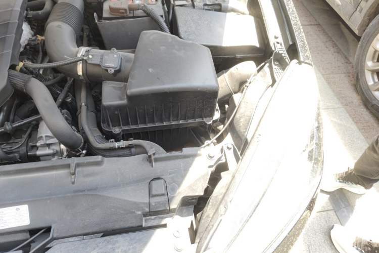 Used Bestune B90 2016 10th Anniversary Edition 1.8T Automatic Luxury Model Engine Bay Left
