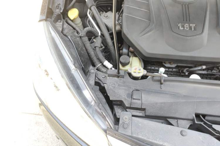 Used Bestune B90 2016 10th Anniversary Edition 1.8T Automatic Luxury Model Engine Bay Right