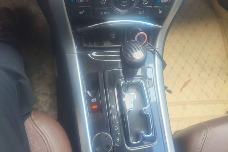Used Bestune B90 2016 10th Anniversary Edition 1.8T Automatic Luxury Model Gear Lever