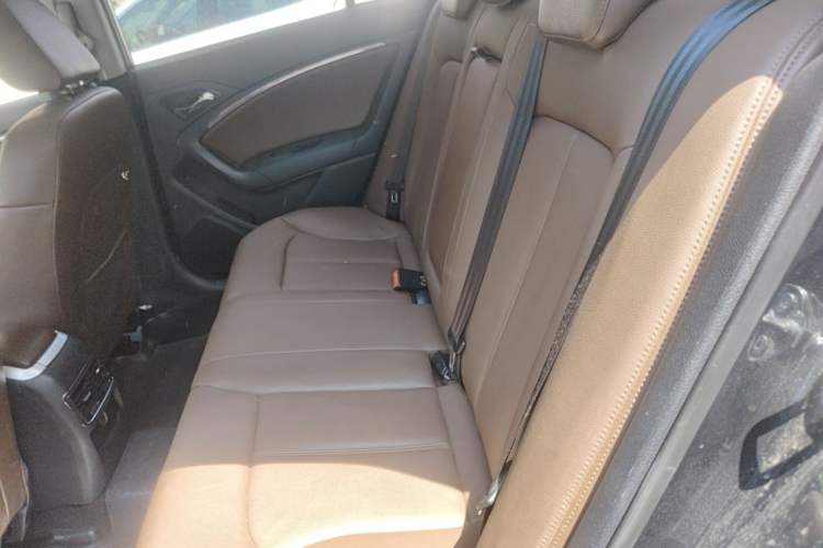 Used Bestune B90 2016 10th Anniversary Edition 1.8T Automatic Luxury Model Left Rear Seat