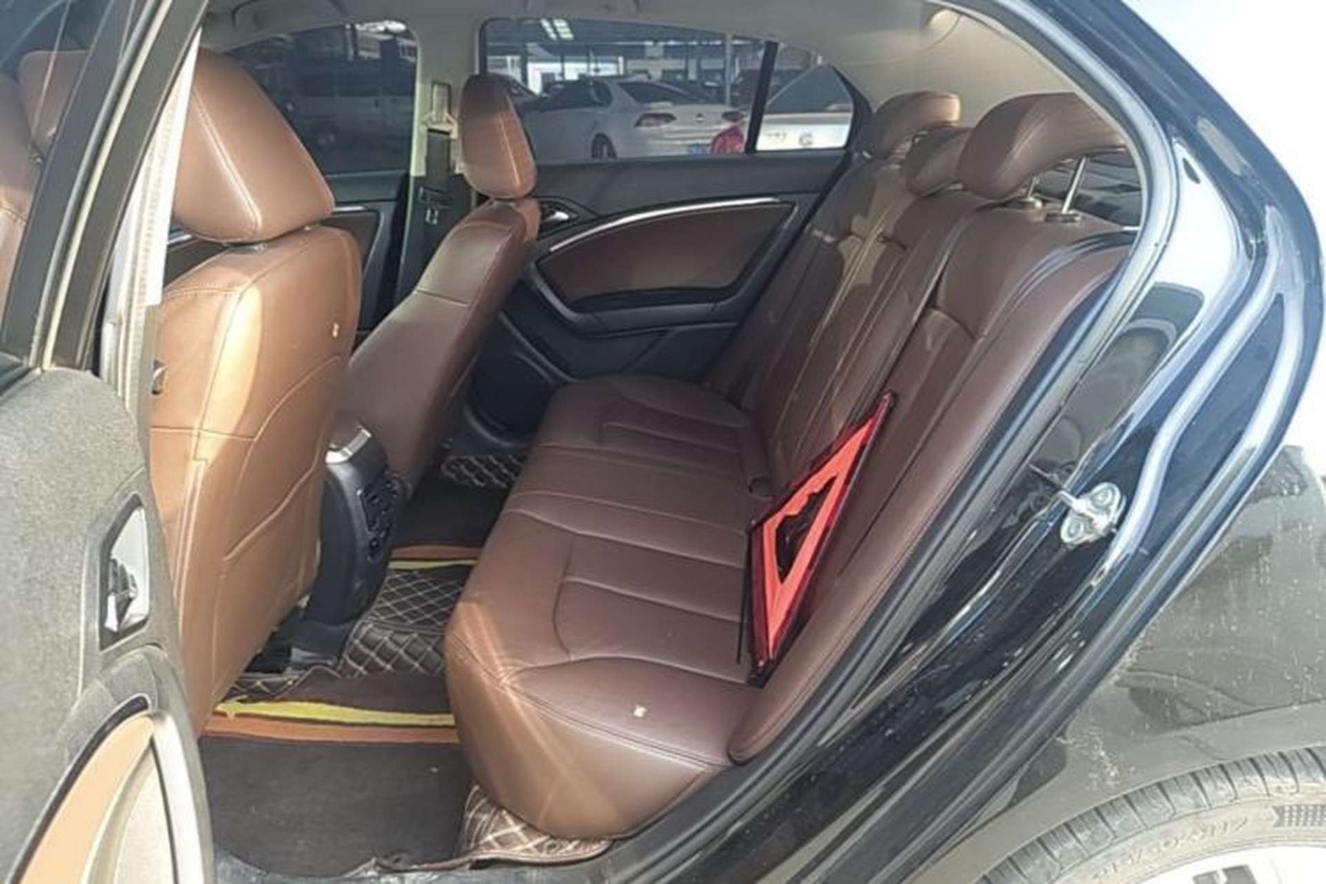 Used Bestune B90 2016 10th Anniversary Edition 1.8T Automatic Prestige Model Left Rear Seat